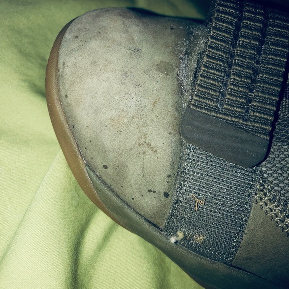 LeBron Soldier 10s Sneakers - Picture 2 of 5